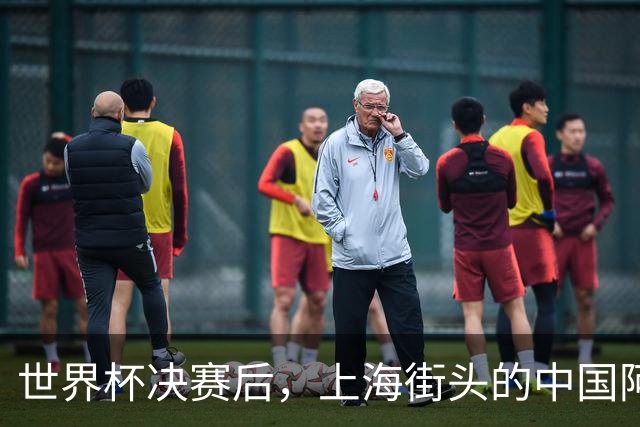 世界杯决赛后，上海街头的中国阿根廷球迷与西班牙人对峙